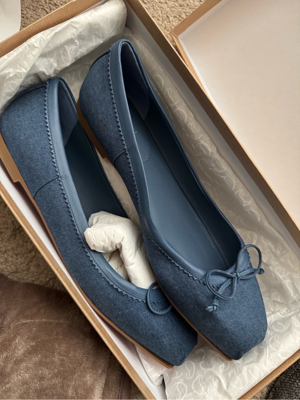 CHRISTIAN LOUBOUTIN
Denim Mamadrague Flats